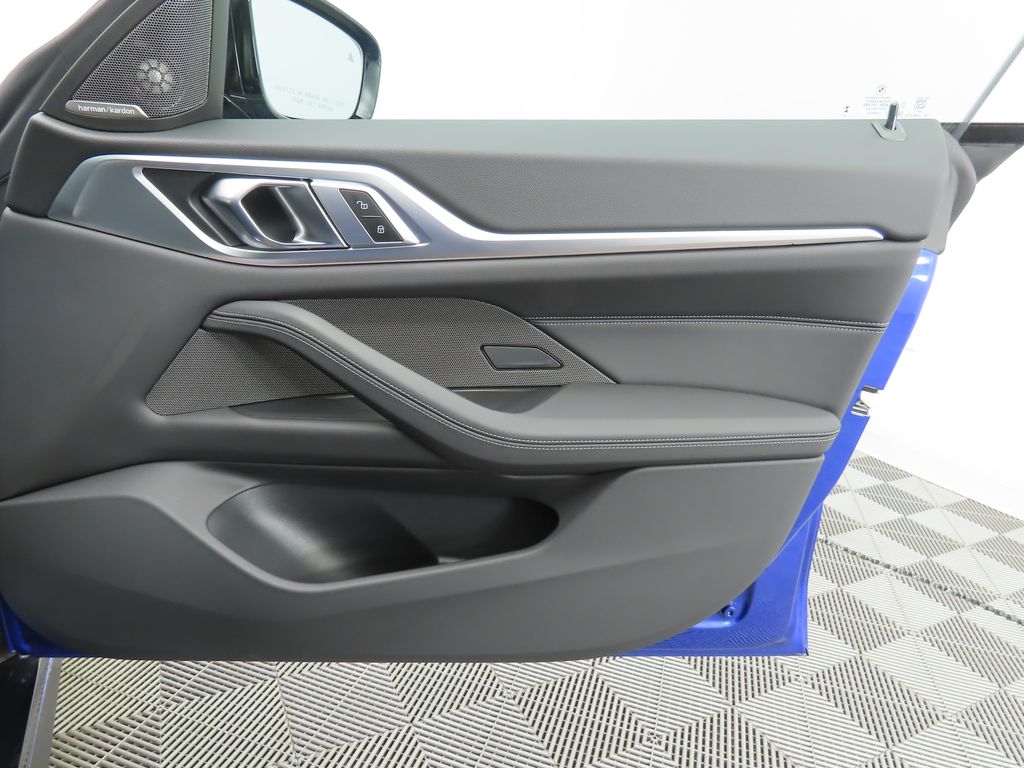 Thumbnail: 2025 BMW 4 Series - 25