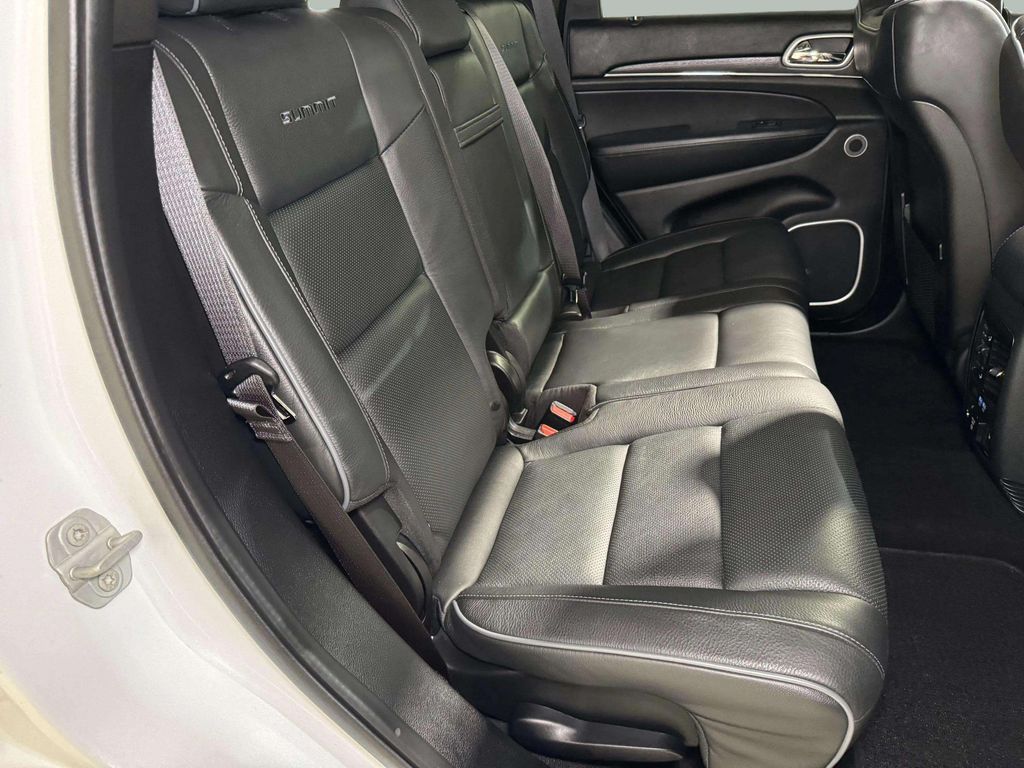 Used 2020 Ivory 3-Coat Jeep Summit image 27