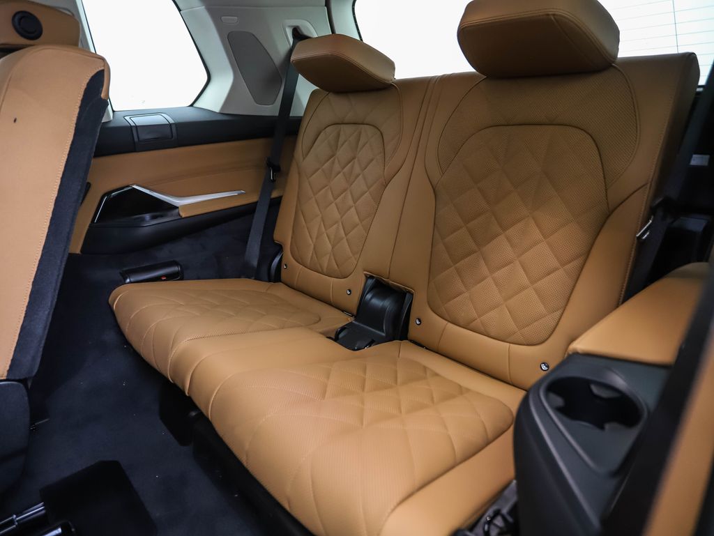 Thumbnail: 2026 BMW X7 - 24