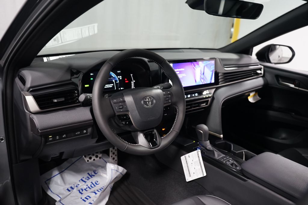 Thumbnail: 2025 Toyota Camry - 11