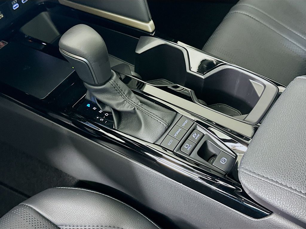 Thumbnail: 2025 Toyota Camry - 16