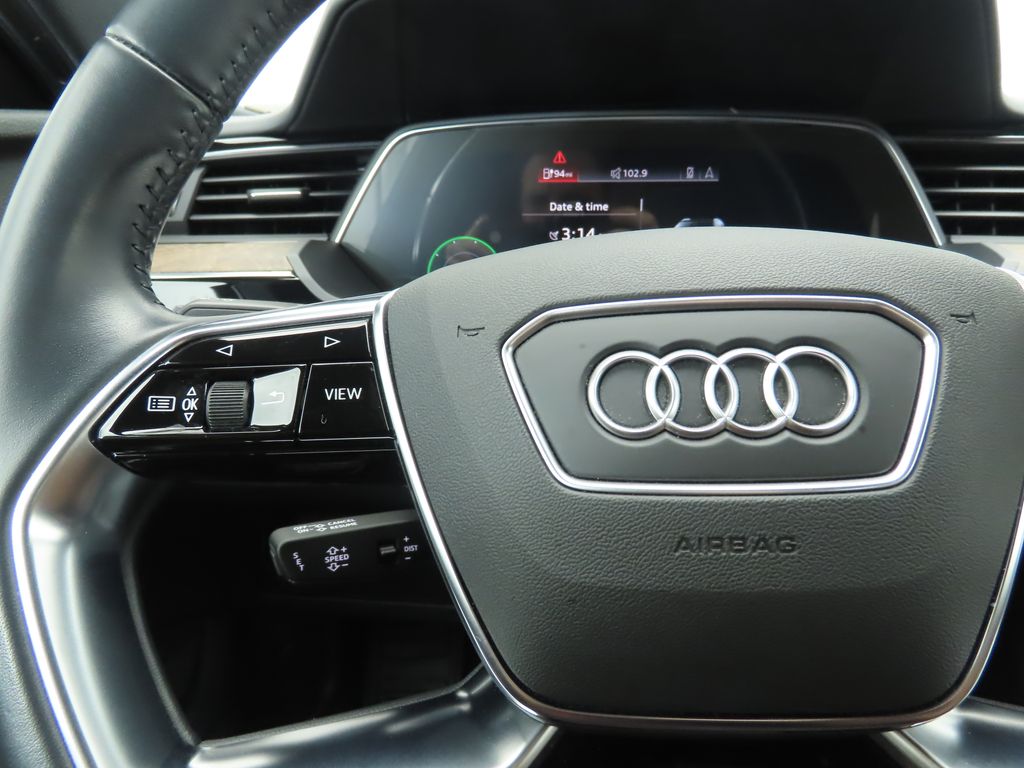 Thumbnail: 2019 Audi e-tron - 11