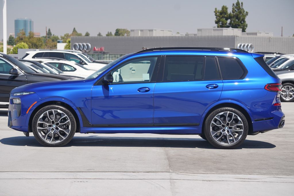 2025 BMW X7 M60i 4