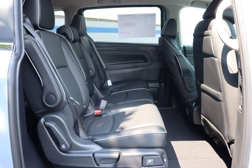 2025 Honda Odyssey Touring 14