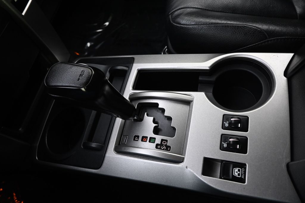 Used 2013  Toyota Limited image 32