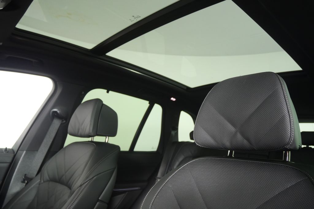 Thumbnail: 2026 BMW X5 - 11