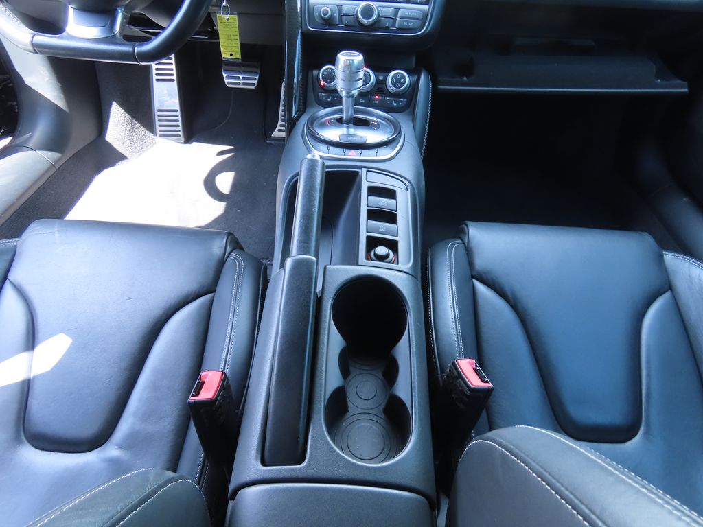 Thumbnail: 2012 Audi R8 - 7