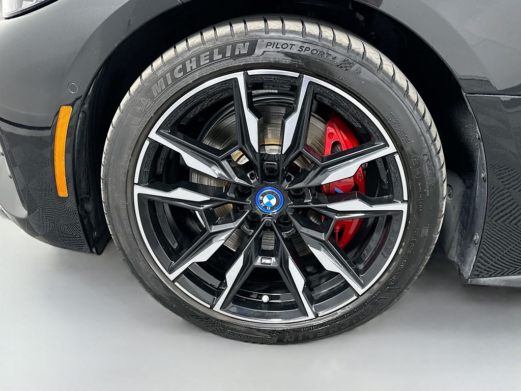 Thumbnail: 2023 BMW i4 - 32