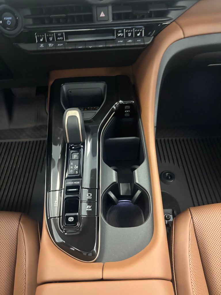 2026 Toyota Crown Signia Limited - Photo 18