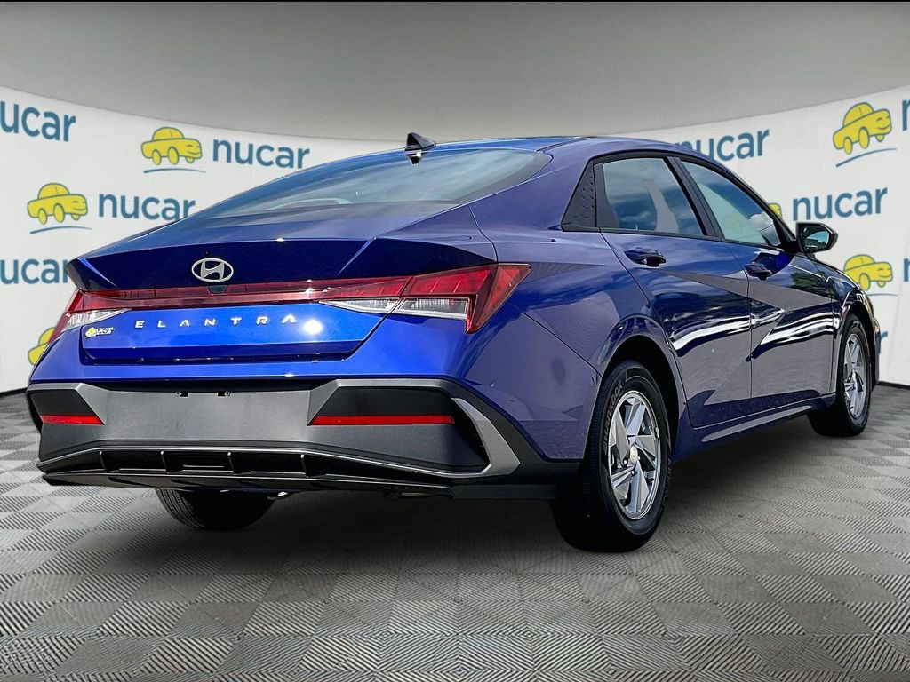 2025 Hyundai Elantra — photo 6