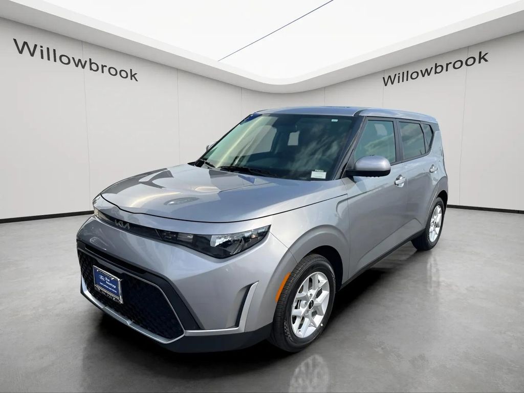 Gray 2025 Kia Soul SUV / Crossover Front-Wheel Drive Continuously Variable Transmission