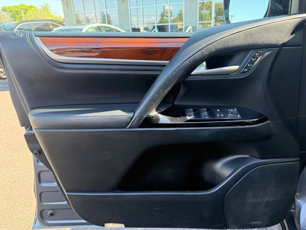 2019 Lexus LX 570