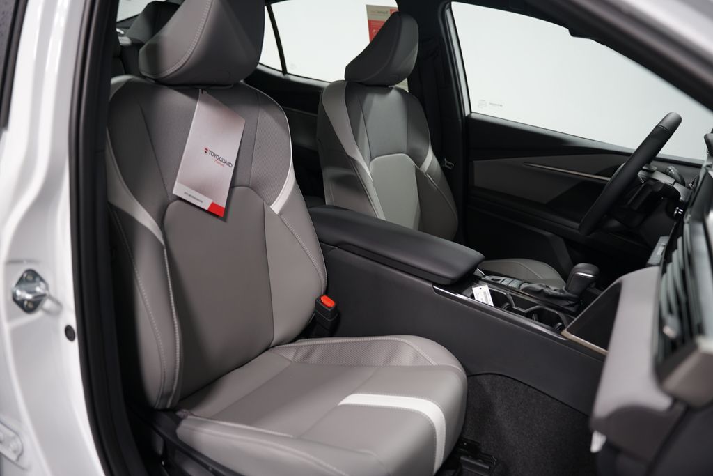 2025 Toyota Camry SE 29
