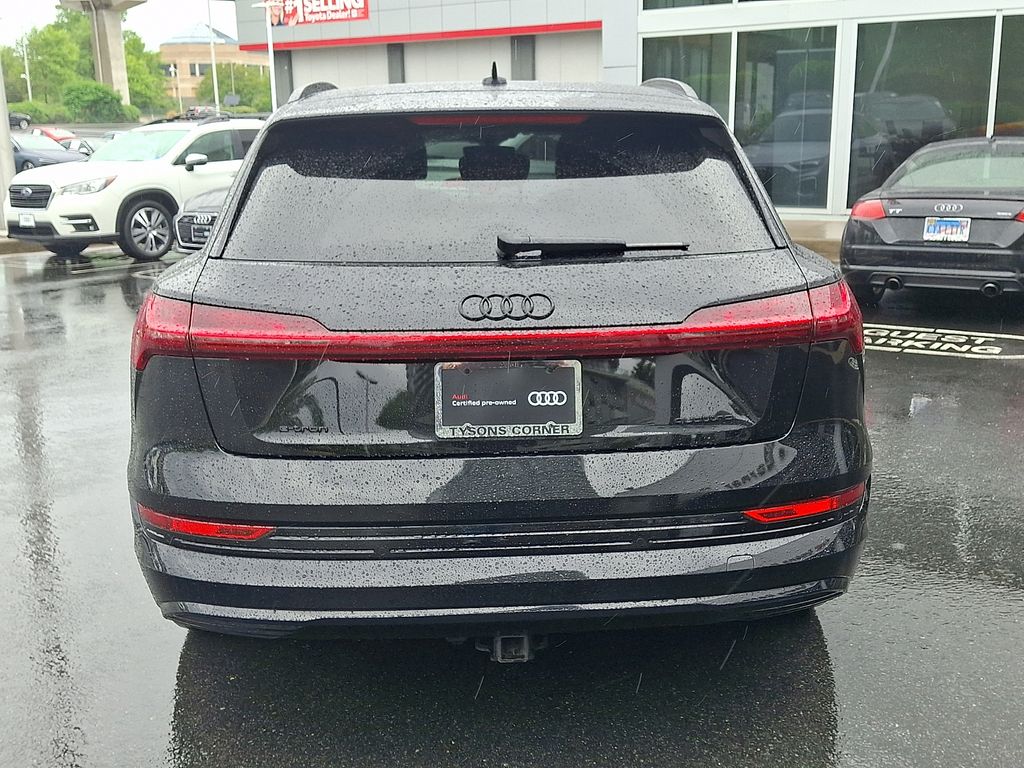 Thumbnail: 2022 Audi e-tron - 5