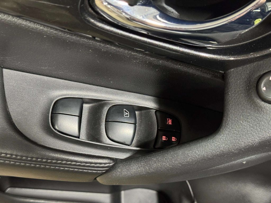 Used 2017 Brilliant Silver Nissan S image 19