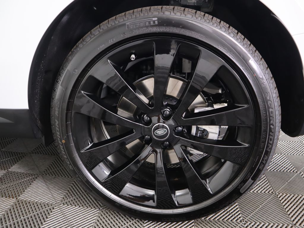 2025 Land Rover Range Rover Sport SE 32