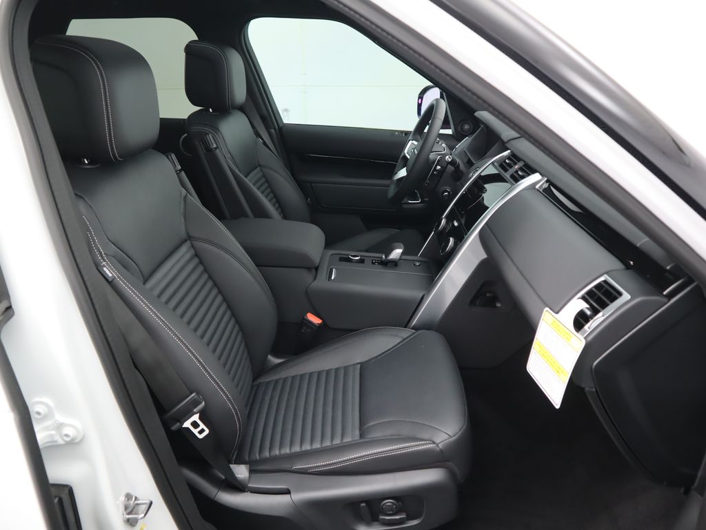 Thumbnail: 2025 Land Rover Discovery - 22