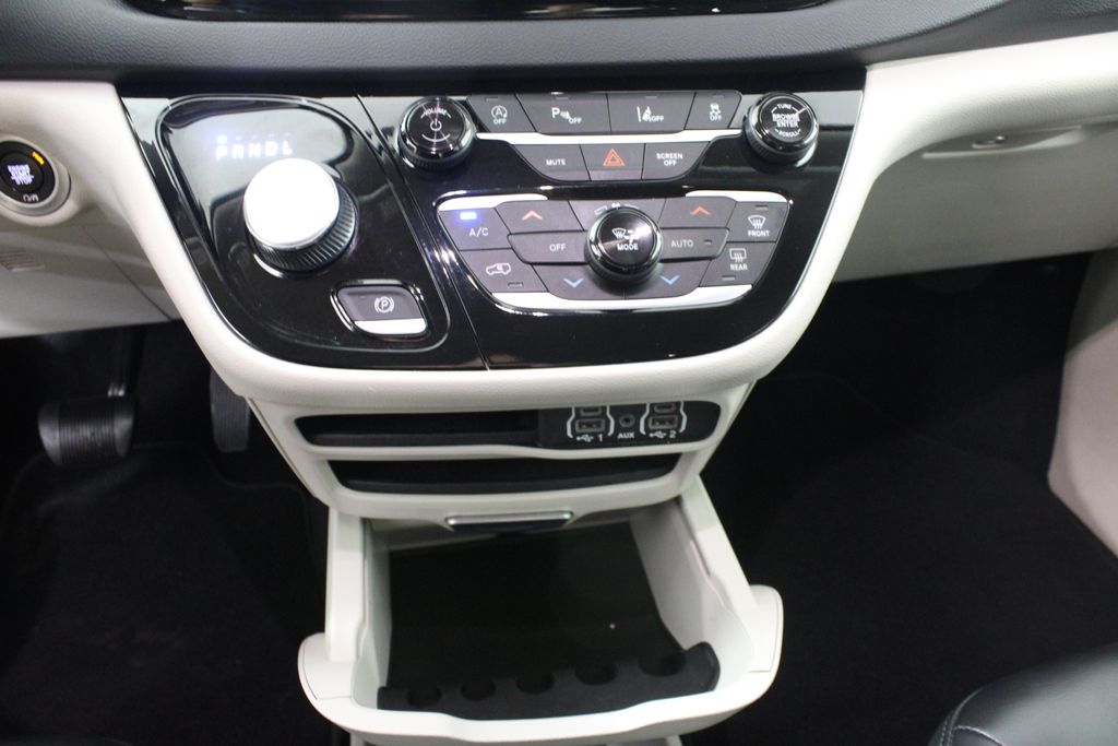 Used 2023 Chrysler Pacifica for sale in 