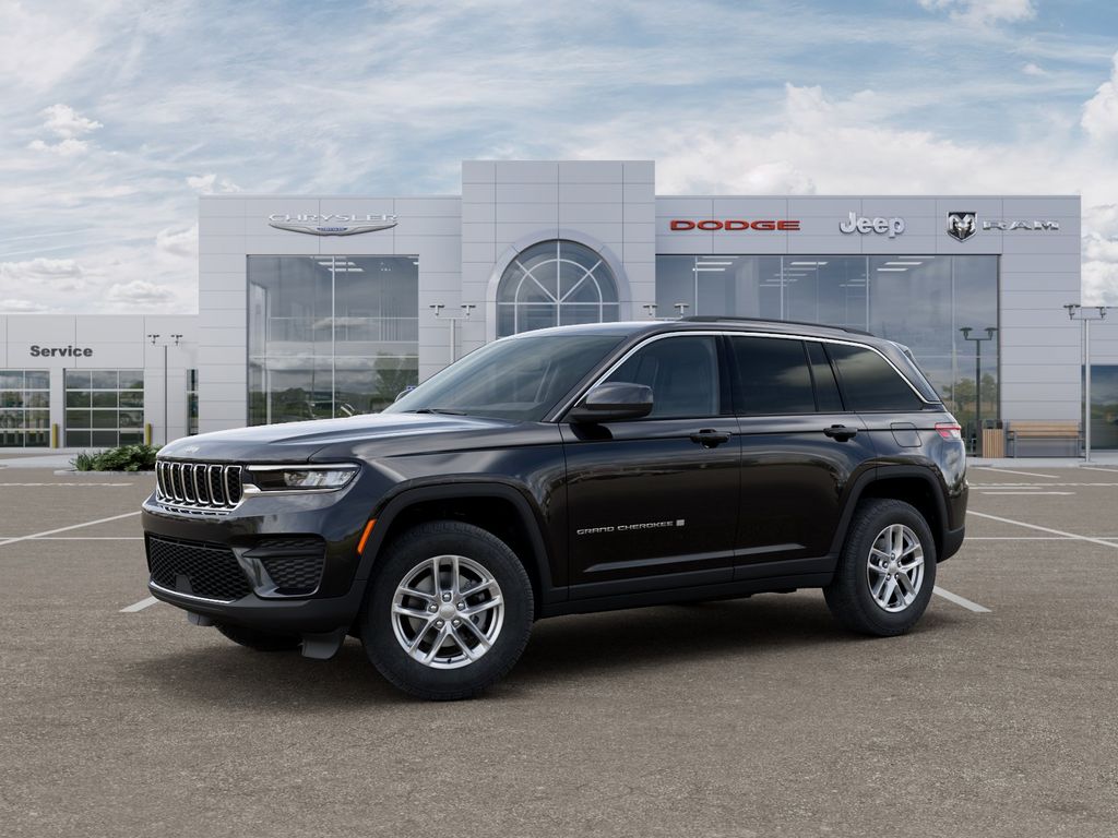 New 2026 Diamond Black Crystal Pearlcoat Jeep Laredo image 2