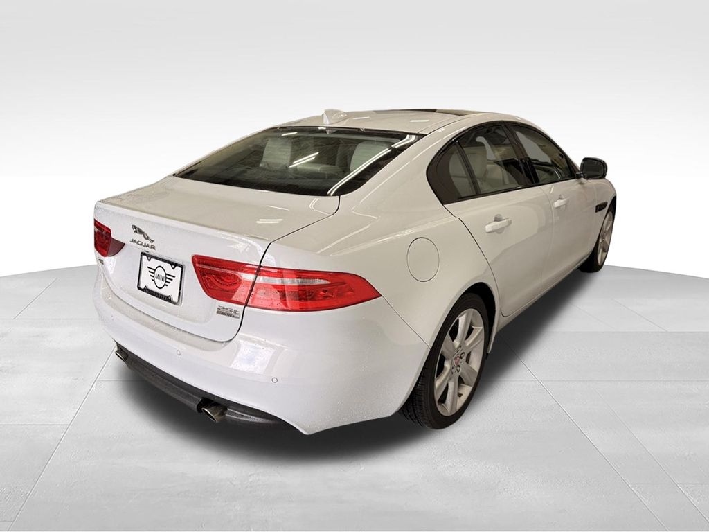 Thumbnail: 2018 Jaguar XE - 6