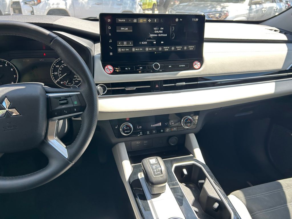 Used 2025 Mitsubishi Outlander SUV