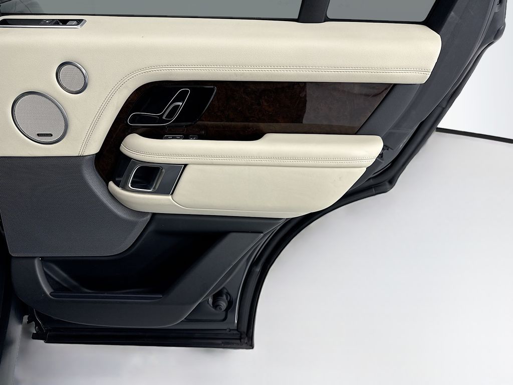 Thumbnail: 2022 Land Rover Range Rover - 26