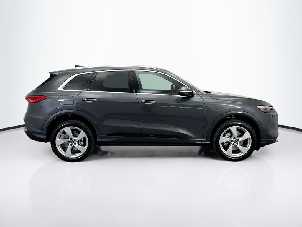Thumbnail: 2025 Audi Q5 - 4