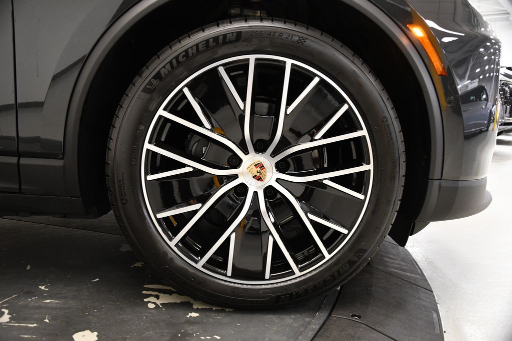 Thumbnail: 2025 Porsche Macan - 17