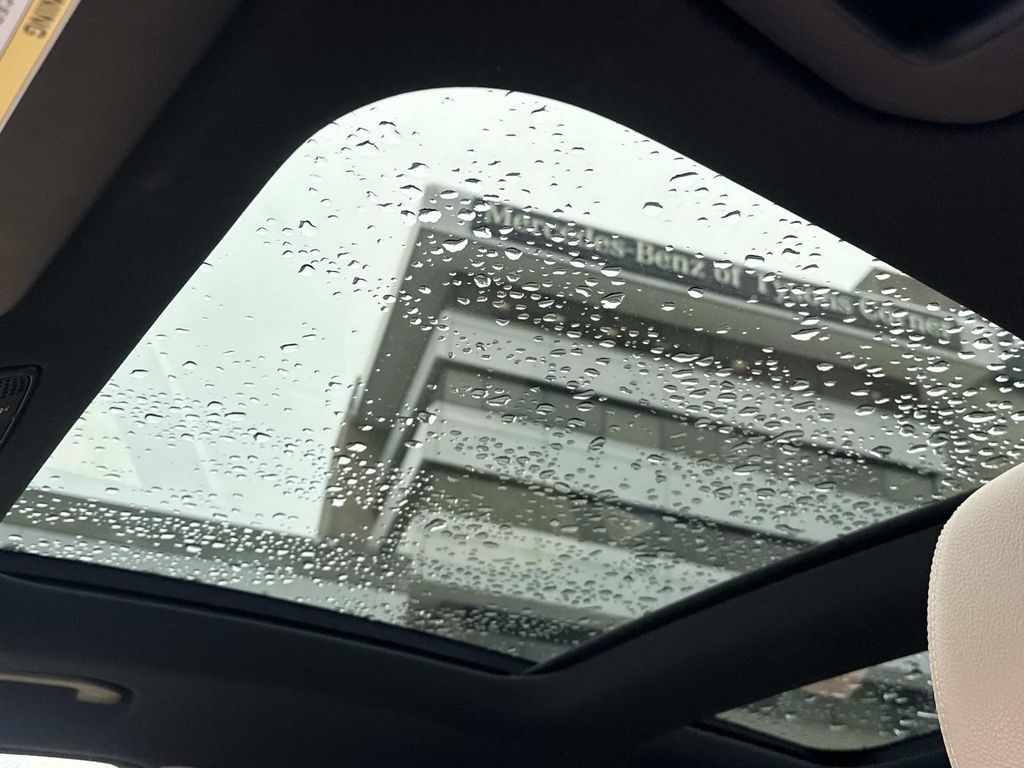 Thumbnail: 2018 Mercedes-Benz GLC - 32