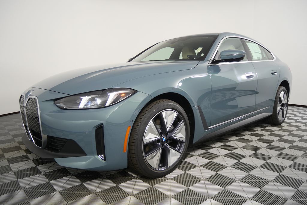 Thumbnail: 2025 BMW i4 - 7