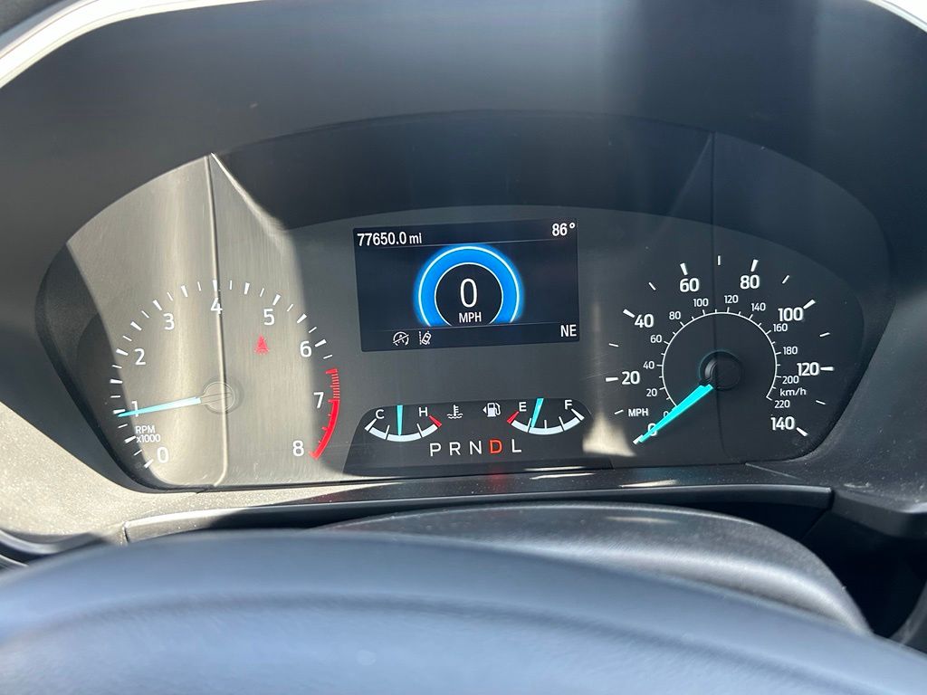 Used 2021 Red Ford SE image 12
