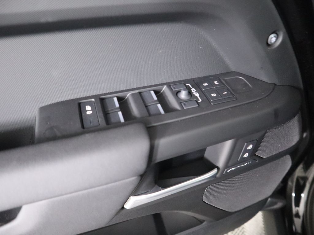 Thumbnail: 2025 Land Rover Defender - 24