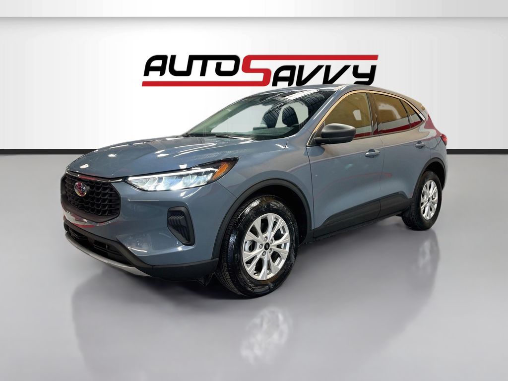 Used 2023 Vapor Blue Ford Active image 3