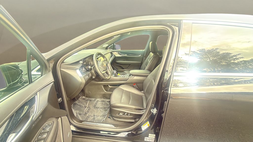 used 2025 Cadillac XT5 car, priced at $37,900