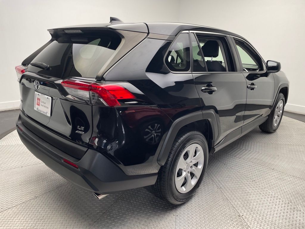 2022 Toyota RAV4 LE 5