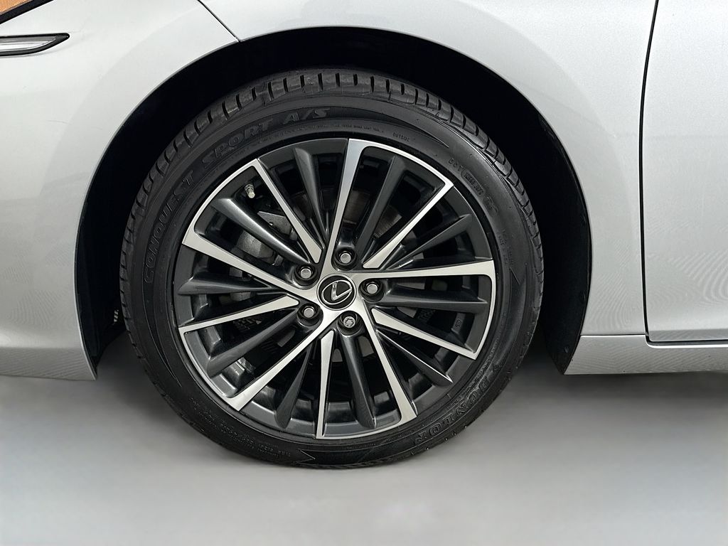 Thumbnail: 2023 Lexus ES - 32