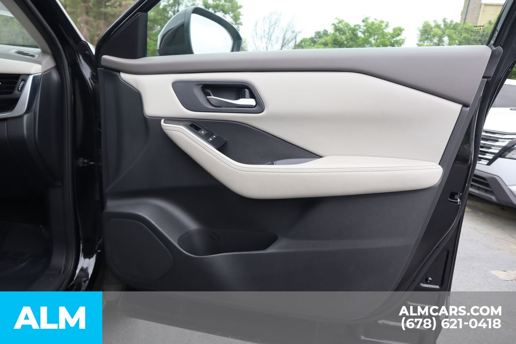 Used 2025 Black Nissan SV image 30