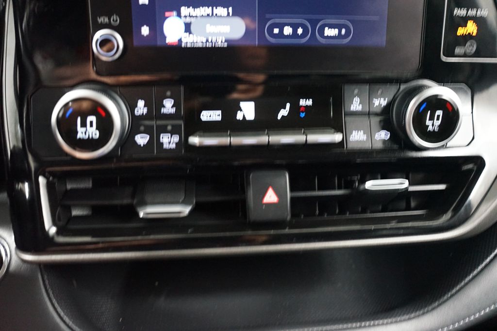 Thumbnail: 2023 Toyota Highlander - 21