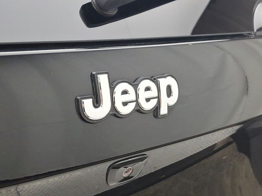 Thumbnail: 2015 Jeep Cherokee - 28