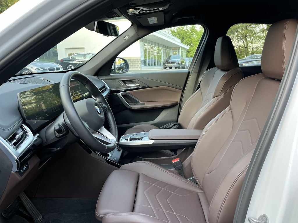 Thumbnail: 2023 BMW X1 - 11