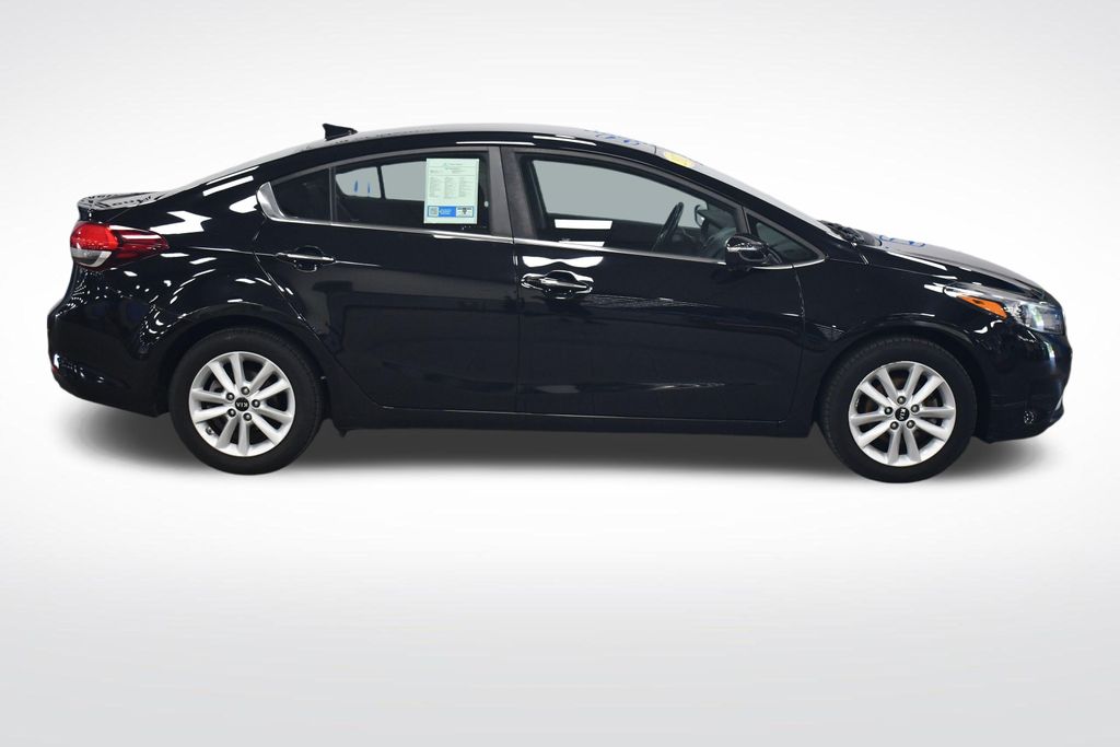Thumbnail: 2017 Kia Forte - 8