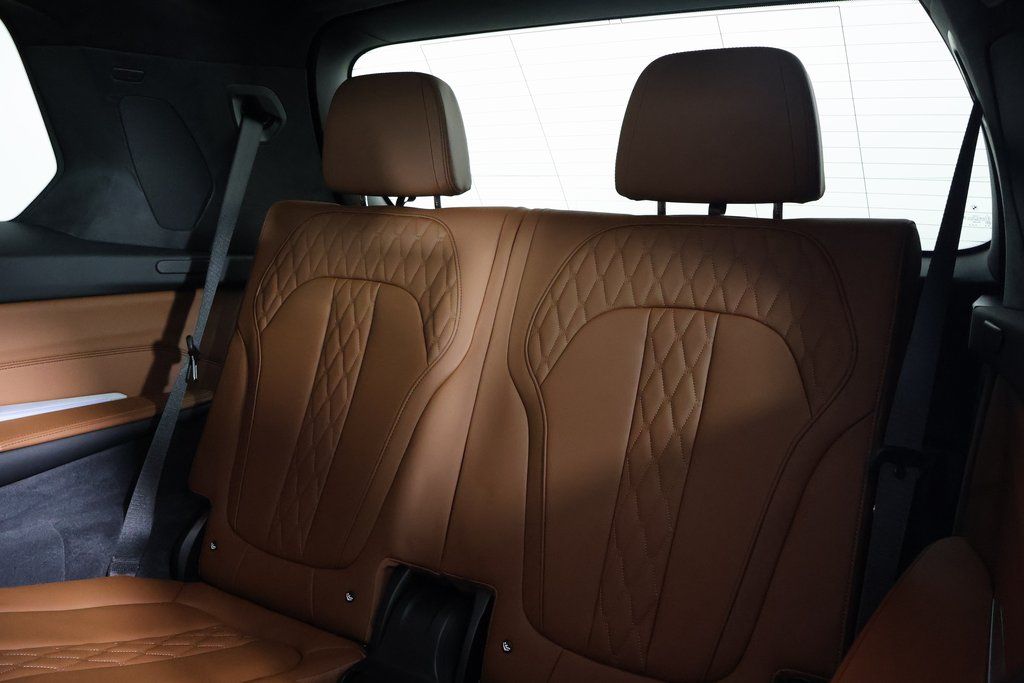 Thumbnail: 2022 BMW X7 - 12