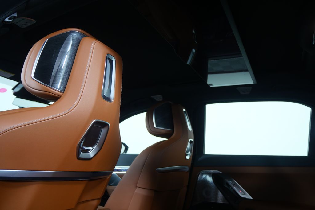 Thumbnail: 2026 BMW 7 Series - 19