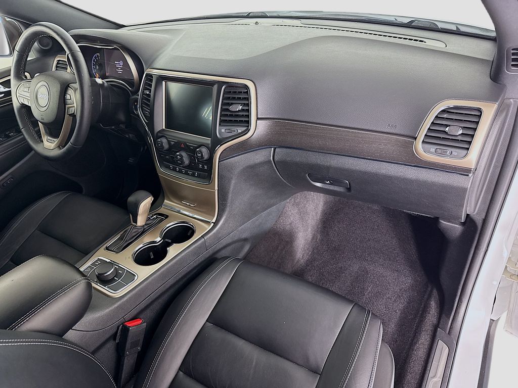 Thumbnail: 2016 Jeep Grand Cherokee - 17