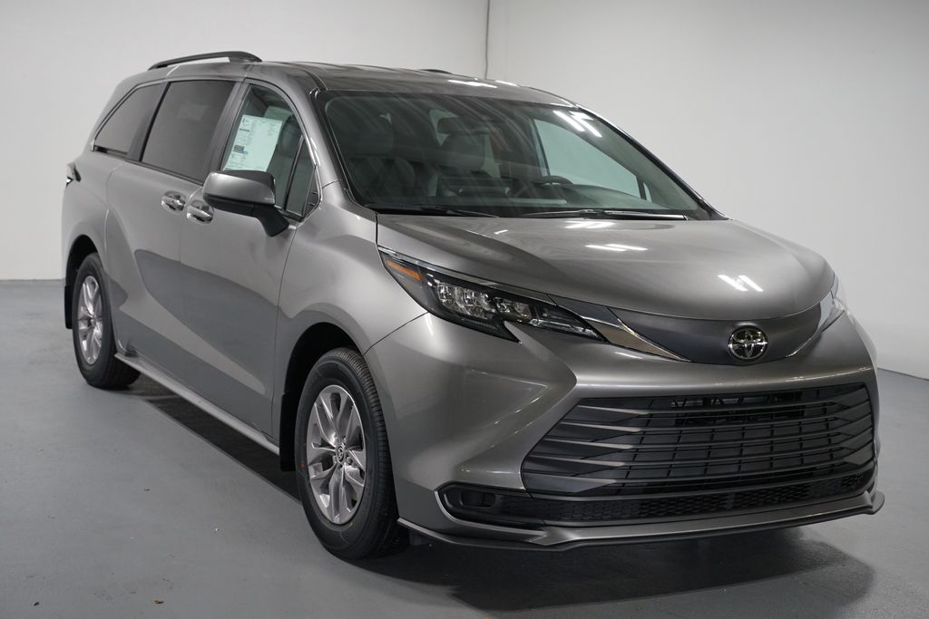 Thumbnail: 2026 Toyota Sienna - 3