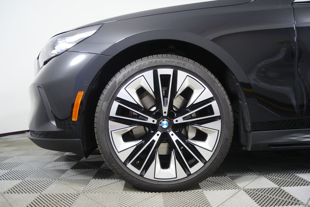 Thumbnail: 2025 BMW 5 Series - 7