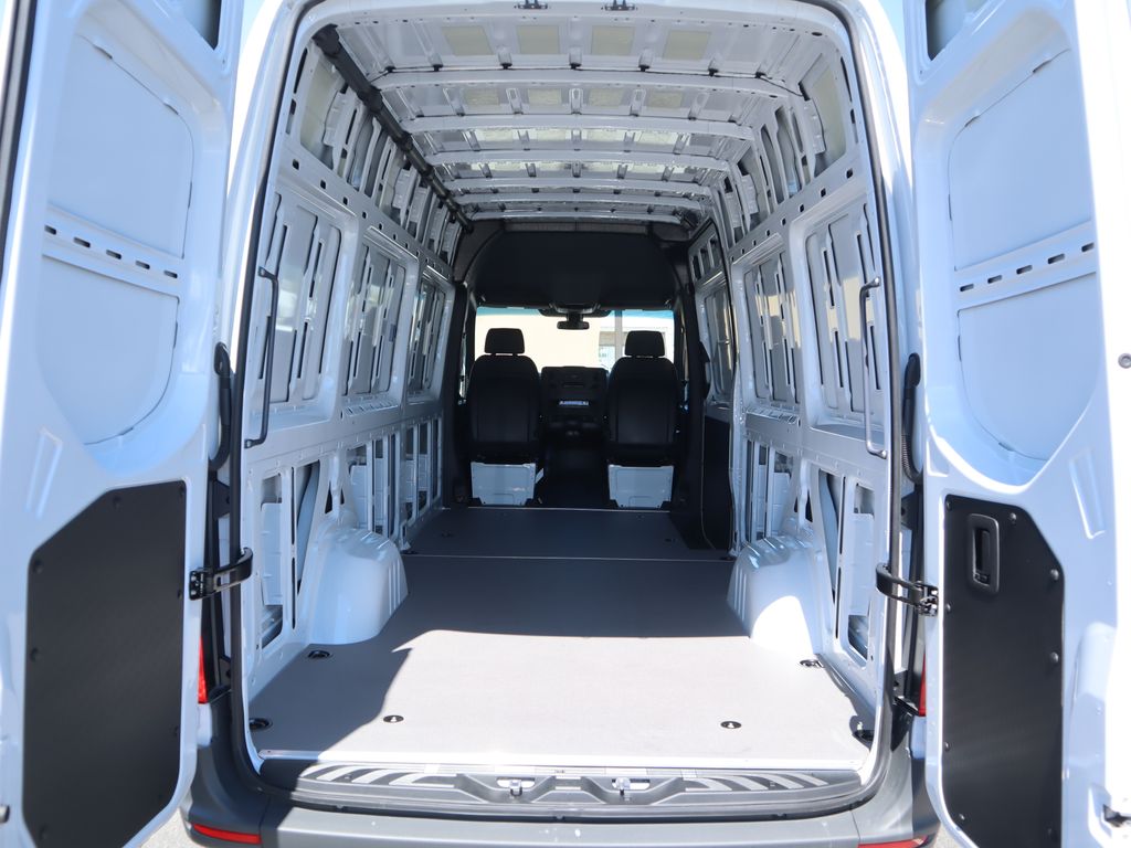 Thumbnail: 2025 Mercedes-Benz Sprinter - 29
