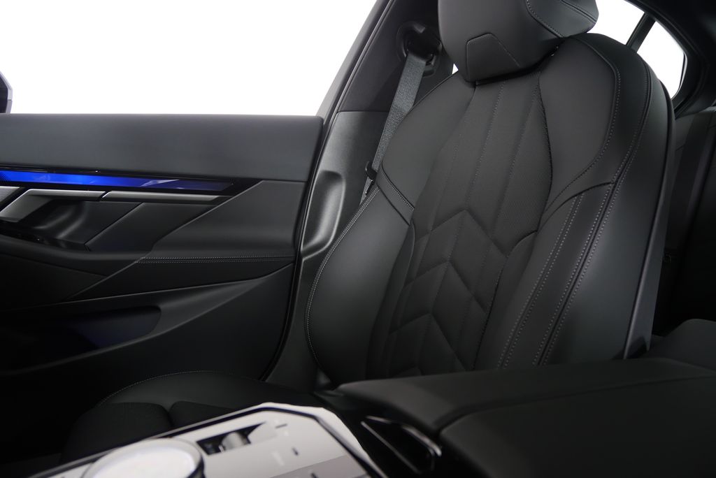 Thumbnail: 2026 BMW i5 - 23