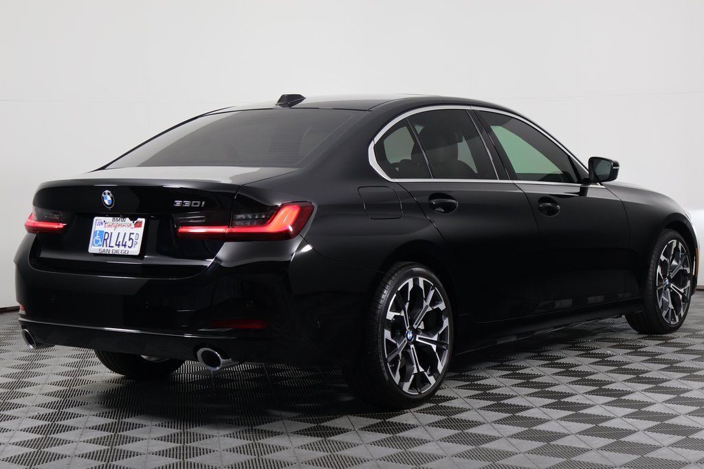 Thumbnail: 2025 BMW 3 Series - 4