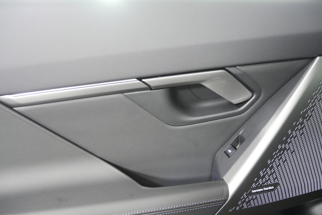 Thumbnail: 2025 BMW 5 Series - 13